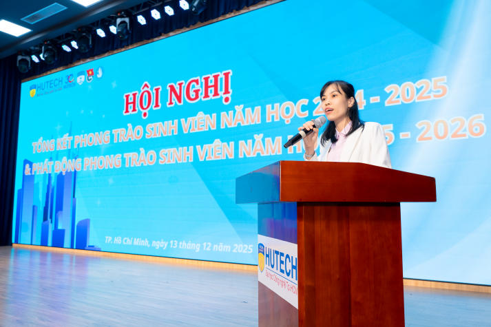 Khoa Dược HUTECH tổng kết phong trào sinh viên và tiếp lửa hành trình năm học mới 14