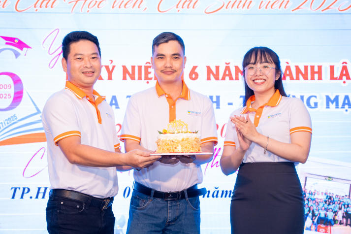 Khoa Tài chính - Thương mại kỷ niệm 16 năm thành lập với nhiều dấu ấn tự hào 83