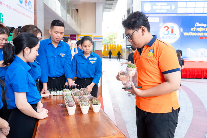 [Ảnh] Rộn ràng chuỗi hoạt động chào tuổi mới, lan tỏa khí thế và khát vọng vươn xa 328