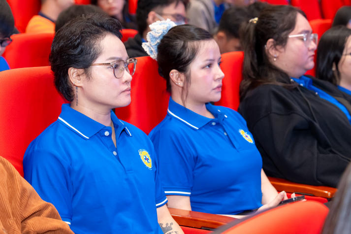 Tân sinh viên Khoa Thú y khởi đầu chặng đường đại học bằng tri thức, công nghệ và lòng trắc ẩn 91