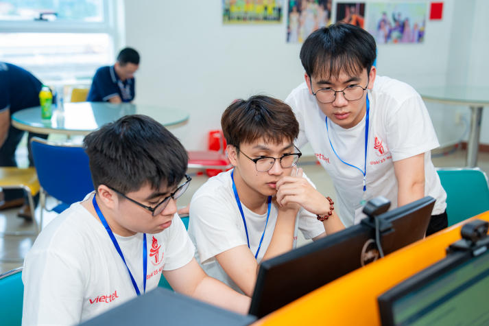 Nhiều tài năng công nghệ trẻ trong và ngoài nước đến HUTECH, đăng ký nhập cuộc Kỳ thi OLP, OlpAI, Procon, ICPC 2025 35