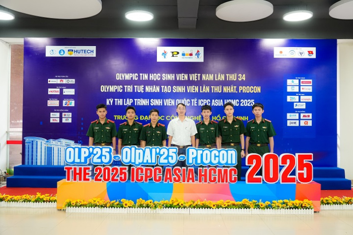 [Ảnh] Gần 1000 thí sinh bước vào chuỗi thử thách công nghệ tại OLP’25, OlpAI’25, Procon’25 và ICPC Asia HCMC 2025 22