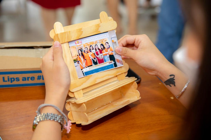 Sinh viên Khoa Thú y - Chăn nuôi thiết kế khung ảnh lưu giữ khoảnh khắc yêu thương nhân ngày Quốc tế Phụ Nữ (8/3) 51