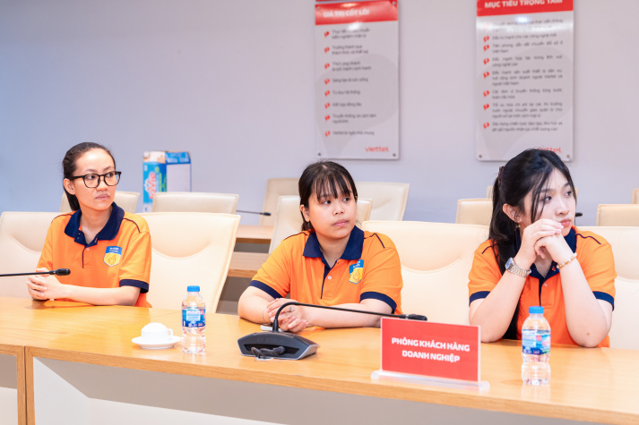 Viettel Telecom mở góc nhìn thực tế về công nghệ kinh doanh số cho sinh viên Thương mại điện tử 26