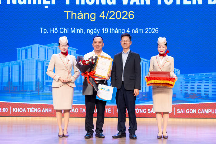 Sinh viên HUTECH thử sức cùng quy trình tuyển dụng tiếp viên hàng không ngay tại trường 26