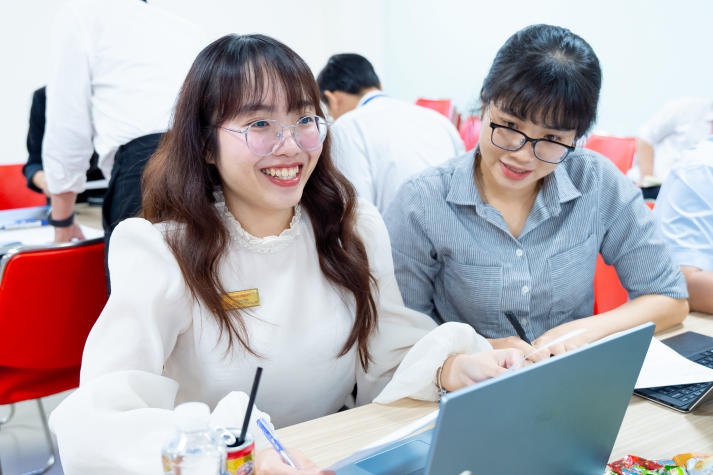 HUTECH tổ chức tập huấn “Tư duy thiết kế dự án” cho đông đảo CB-GV-NV trong và ngoài trường 82