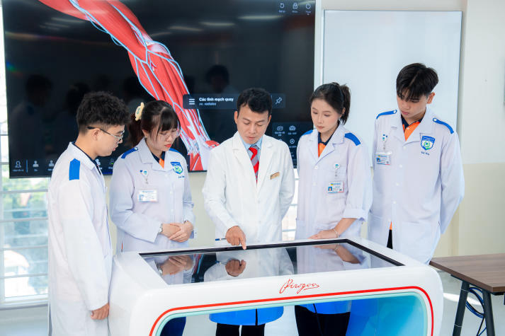 HUTECH chính thức công bố điểm chuẩn năm 2026: Điểm thi THPT từ 15 - 22 điểm 2455