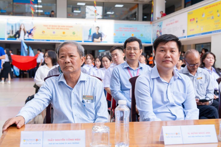 [Video] Rộn ràng Lễ kết nạp Hội viên Hội Sinh viên Việt Nam và Ngày hội chào đón tân sinh viên khóa 2023 tại HUTECH 52