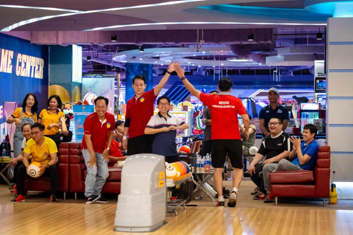 HUTECH giành cúp vô địch Giải Bowling khối thi đua số 4 năm học 2023-2024 36