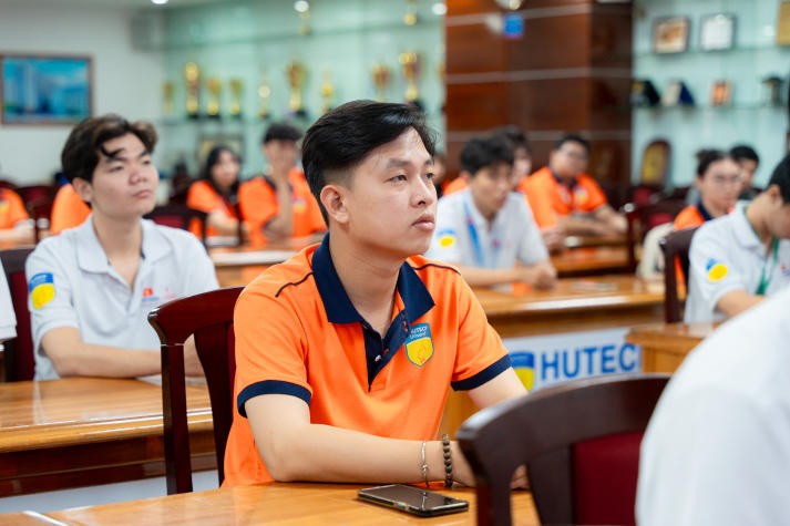 Sinh viên VJIT “lên trình” kỹ năng truyền tin và dã ngoại 33