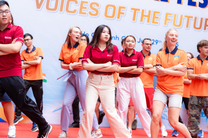 [Video] Sinh viên HUTECH “chạm” vào đa sắc văn hóa tại HUTECH Global Festival 2025 139
