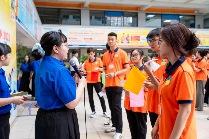 HUTECH Mission 2025: Bước khởi đầu ý nghĩa cho tân sinh viên Khoa Tài chính - Thương mại 40