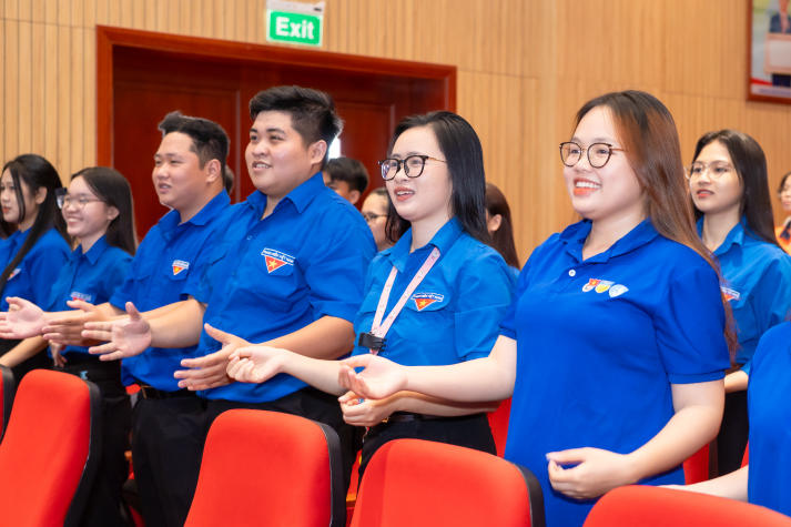 Sẵn sàng lên đường! Hơn 400 chiến sĩ Mùa hè xanh HUTECH 2025 hoàn tất tập huấn trước giờ ra quân 64