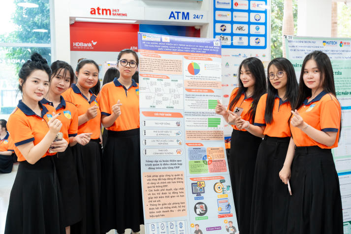 Triển lãm poster dự án doanh nghiệp - dấu mốc trưởng thành của sinh viên Khoa Tài chính - Thương mại HUTECH 32