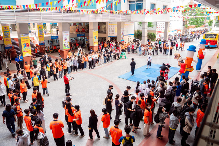 HUTECH-ers đón chờ tiết mục giao lưu nghệ thuật chào năm học mới 2025-2026 9