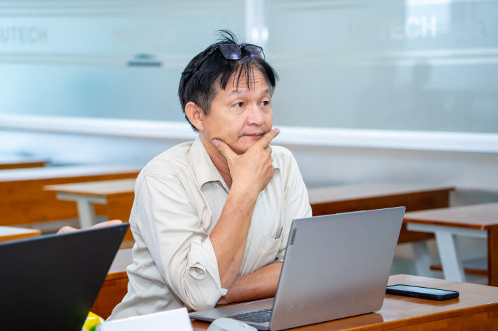 Nhiều công trình nghiên cứu chất lượng tại Hội nghị “Sinh viên nghiên cứu khoa học HUTECH 2025” 244