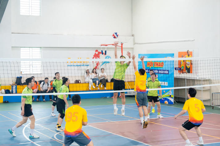 [Hội thao CB-GV-NV 2026] Tuyển sinh - Truyền thông - Marketing bảo vệ ngôi vương Bóng chuyền nam 62