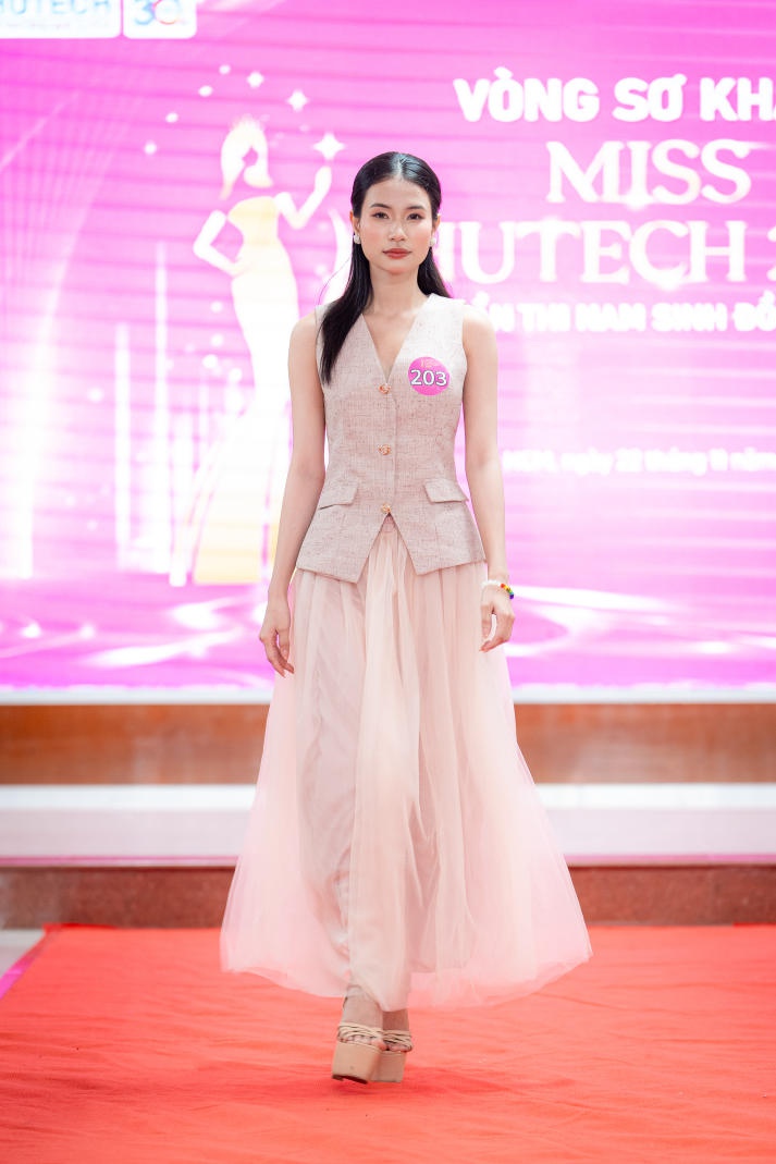 Vòng Sơ khảo Miss HUTECH 2025: Lộ diện nhiều gương mặt nổi bật 45