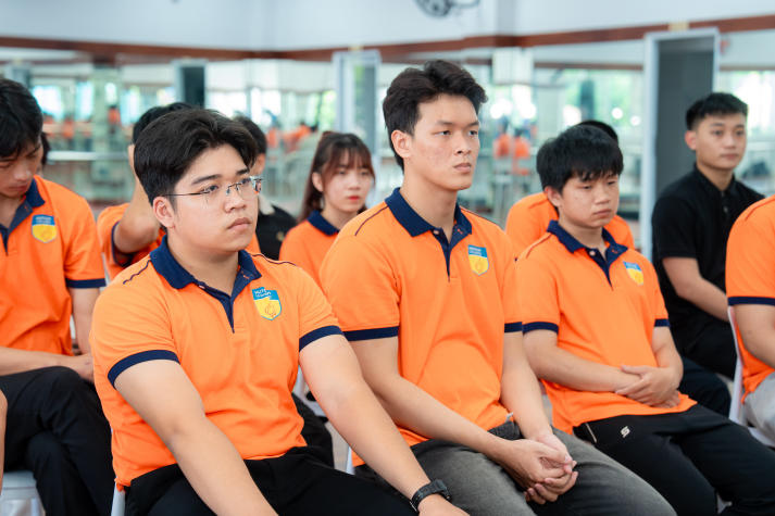 Sinh viên Quản lý thể dục thể thao khám phá truyền thông thể thao thời đại số 41
