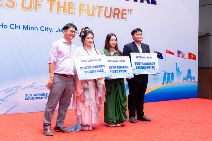 [Video] Sinh viên HUTECH “chạm” vào đa sắc văn hóa tại HUTECH Global Festival 2025 344