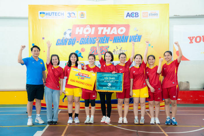 [Hội thao CB-GV-NV HUTECH 2025]: TT.TVTS-TT.TrT-TT.Mar-PTTH, P.ĐT-P.KT-TT.DHS bảo vệ thành công ngôi vương Bóng chuyền nam, nữ 131