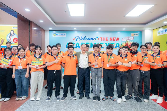 Thứ trưởng Bộ Y tế Đỗ Xuân Tuyên cắt băng khánh thành Trường Y và Khoa học Sức khỏe HUTECH 112