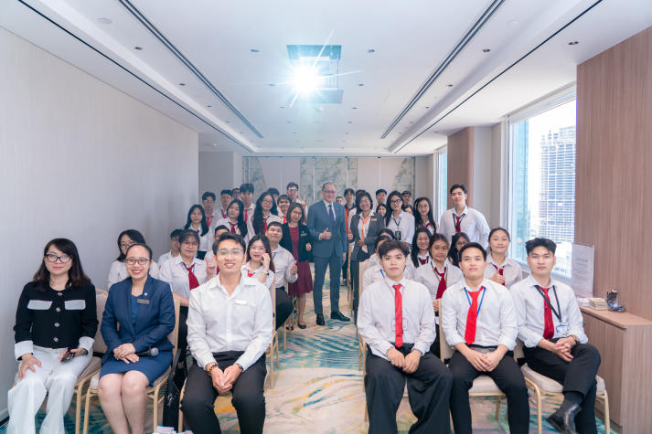 Sinh viên Du lịch - Nhà hàng - Khách sạn khám phá “hậu trường” vận hành khách sạn 5 sao Sheraton Saigon Grand Opera 12