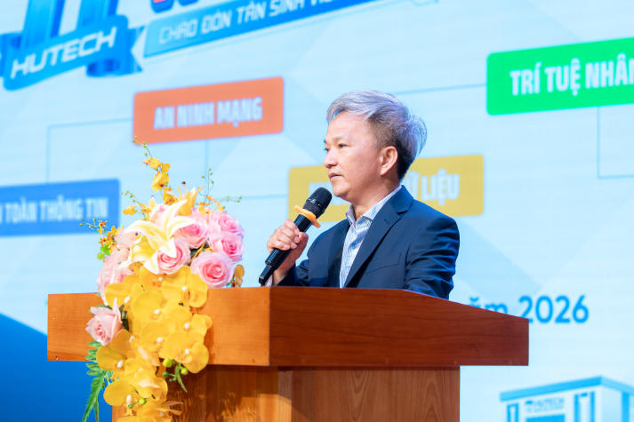 [Video] Tân sinh viên IT khởi động hành trình đại học với loạt “tọa độ” học tập, nghề nghiệp 25