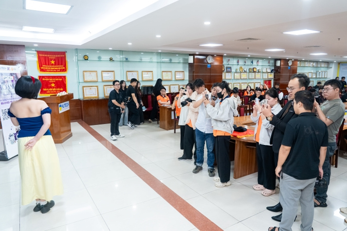 [Video] Khi ống kính biết nói: Sinh viên HUTECH học hỏi “bí kíp” lan tỏa cảm xúc và câu chuyện qua từng khung hình 63