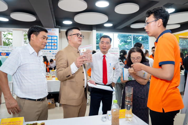 Bí quyết giúp sinh viên HUTECH tự tin truyền đạt ý tưởng, làm chủ sân khấu 69