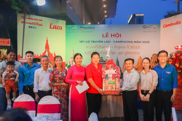 Students mingle in the joyful and warm atmosphere at "Laos and Cambodia Traditional New Year Festival 2023." 20