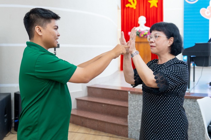 Lan tỏa sức mạnh trị liệu tinh thần từ âm nhạc đến sinh viên Tâm lý học HUTECH 88