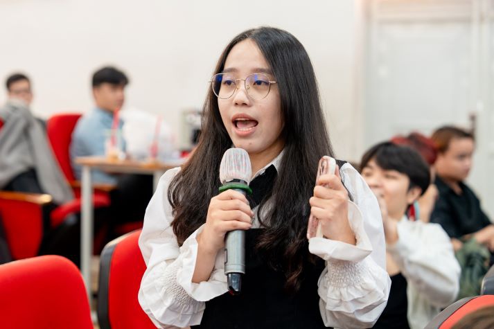 Sinh viên Khoa Khoa học Xã hội và Quan hệ Công chúng lần giở “bí mật” tạo nên TVC bạc tỷ 114