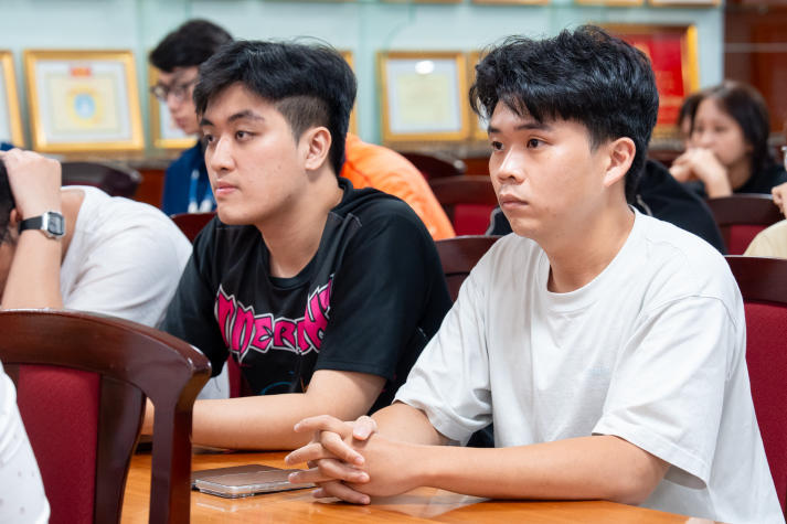 [Video] Đam mê thôi chưa đủ, sinh viên Truyền thông - Thiết kế học cách đi đường dài với nghề sáng tạo 49