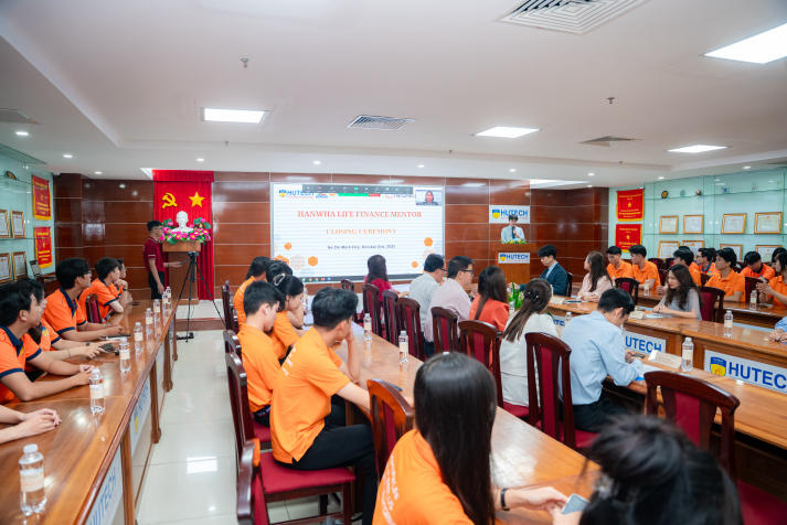 Hanwha Life Finance Mentor wraps up, highlighting growth of 40 HUTECH students 9
