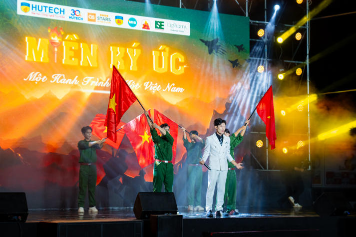 Sinh viên HUTECH thắp sáng niềm tự hào Việt qua chuỗi đồ án nghệ thuật hoành tráng 155