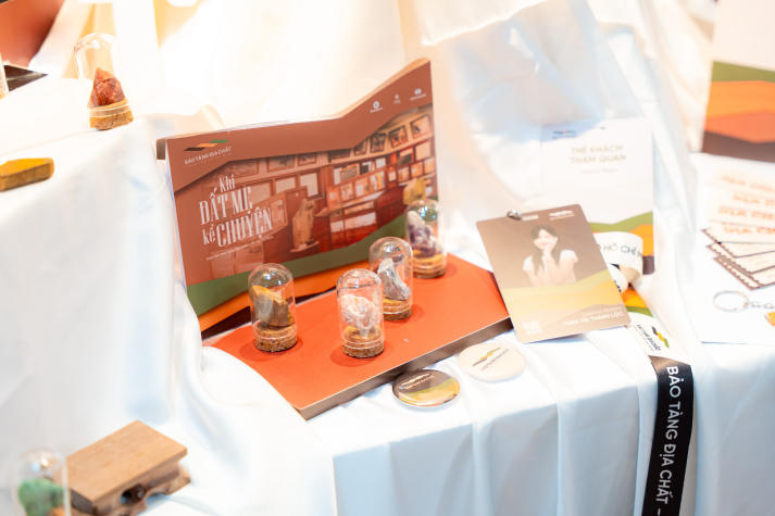 Gần 100 đồ án tốt nghiệp ngành Thiết kế đồ họa HUTECH: Khi sáng tạo trẻ bước ra không gian triển lãm 63