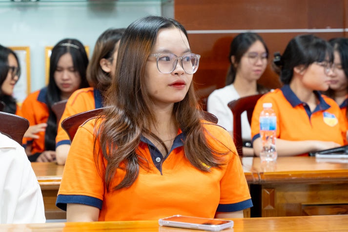 Chuyên gia Hàn Quốc định hướng về thị trường nghề nghiệp cho sinh viên khoa Hàn Quốc học 61