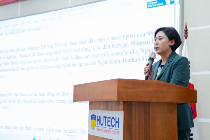 Bà Cho Kyoung Sun phát biểu tại lễ ký kết