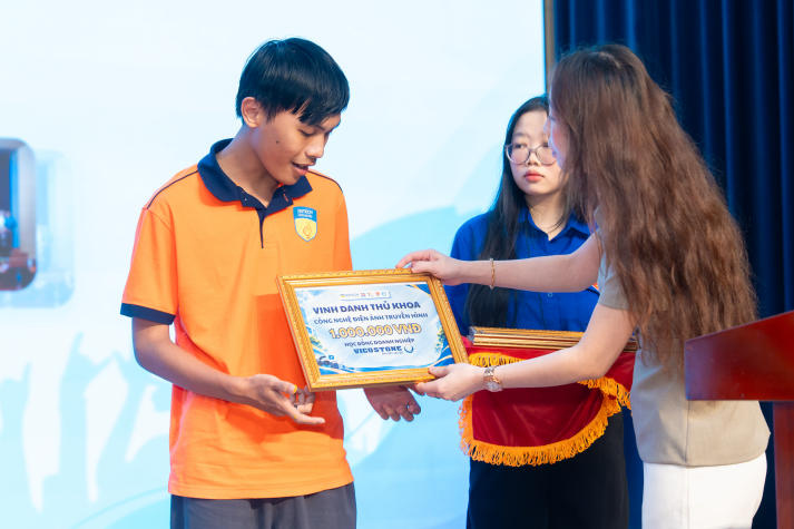 Tân sinh viên Khoa Truyền thông - Thiết kế bắt nhịp hành trình đại học 91