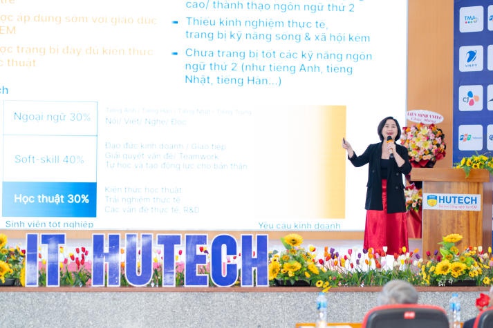 Tân sinh viên Khoa Công nghệ thông tin nắm bắt chiến lược học tập hiệu quả từ chuyên gia 50