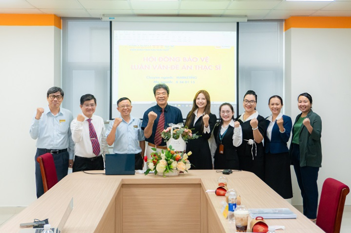 Kết nối giữa lý luận và thực tiễn trong buổi bảo vệ luận văn/đề án tốt nghiệp Thạc sĩ ngành Marketing 48