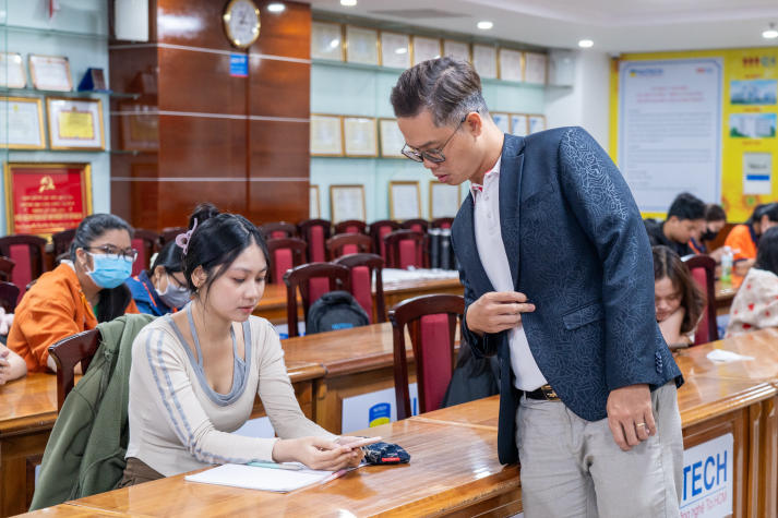 Sinh viên Khoa Marketing - Kinh doanh quốc tế khám phá NFT trong hành trình phát triển thương hiệu cá nhân 92