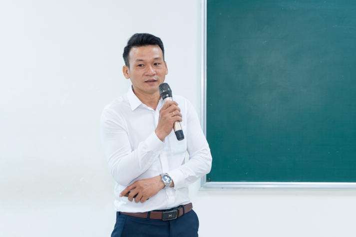 Sinh viên Khoa Xây dựng HUTECH tìm hiểu giải pháp chống thấm công nghệ Việt 71