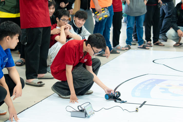 Sinh viên HUTECH hiện thực hóa đam mê kỹ thuật - công nghệ qua loạt dự án và sân chơi 52