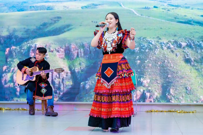 [Ảnh] Trai tài gái sắc HUTECH tự tin “show” nét đẹp năng động đậm chất Gen Z tại đa sân chơi 67