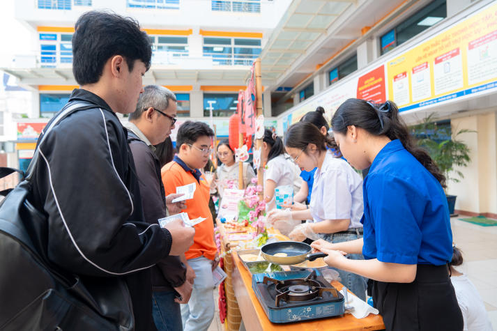 [Video] HUTECH dịp xuân 2026: Đón Tết đa quốc gia, lan tỏa lòng nhân ái 24