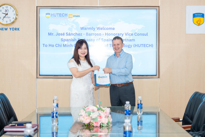 HUTECH làm việc với Phó Lãnh sự danh dự Tây Ban Nha, mở rộng cơ hội hợp tác cùng các đối tác châu Âu 67