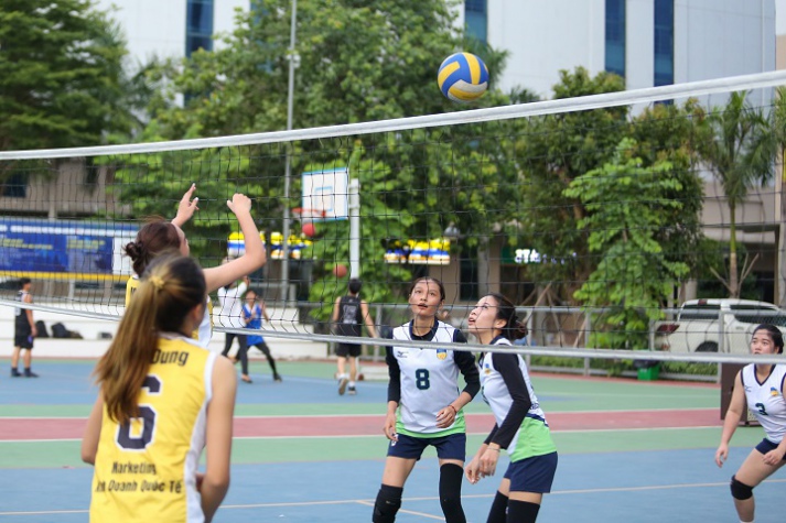 [Video] Chịu chơi như sinh viên HUTECH: “Chạy show” hết học thuật lại tới văn hóa, nghệ thuật, thể thao 128