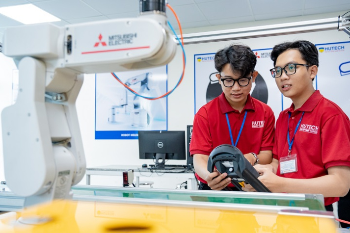 Sinh viên HUTECH bứt phá tri thức, chinh phục loạt giải thưởng học thuật ấn tượng 68